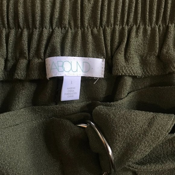 olive/army green belted dressy shorts (size large) - Picture 4 of 4